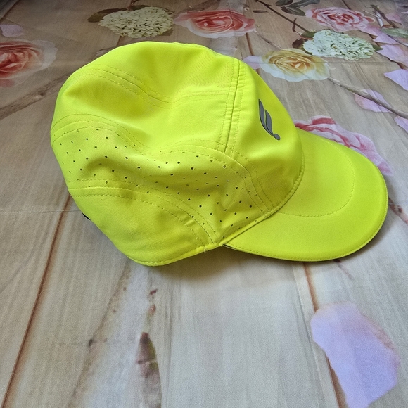 Fabletics Running Hat - Picture 5 of 11